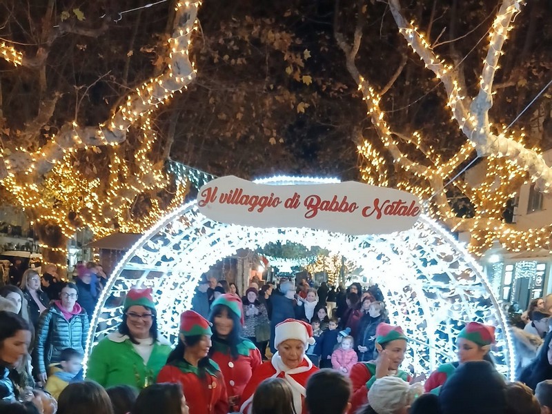 6 Dicembre — Accensione luminaria e inaugurazione Villaggio di Babbo Natale